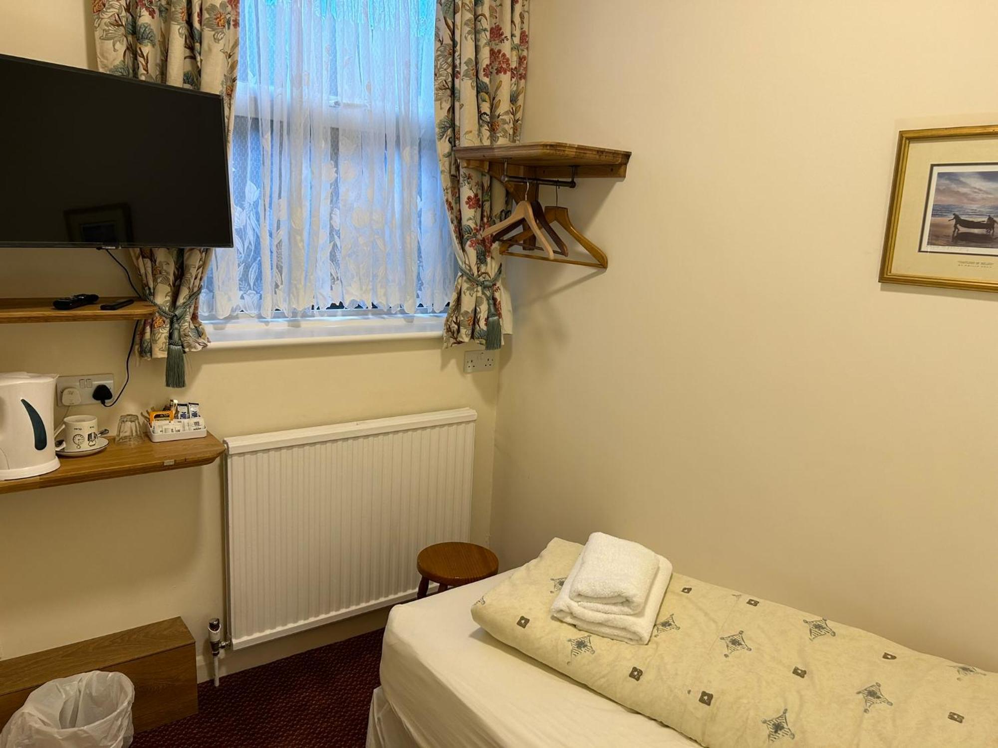 Oakwood Bed And Breakfast Heathrow Hillingdon Zewnętrze zdjęcie