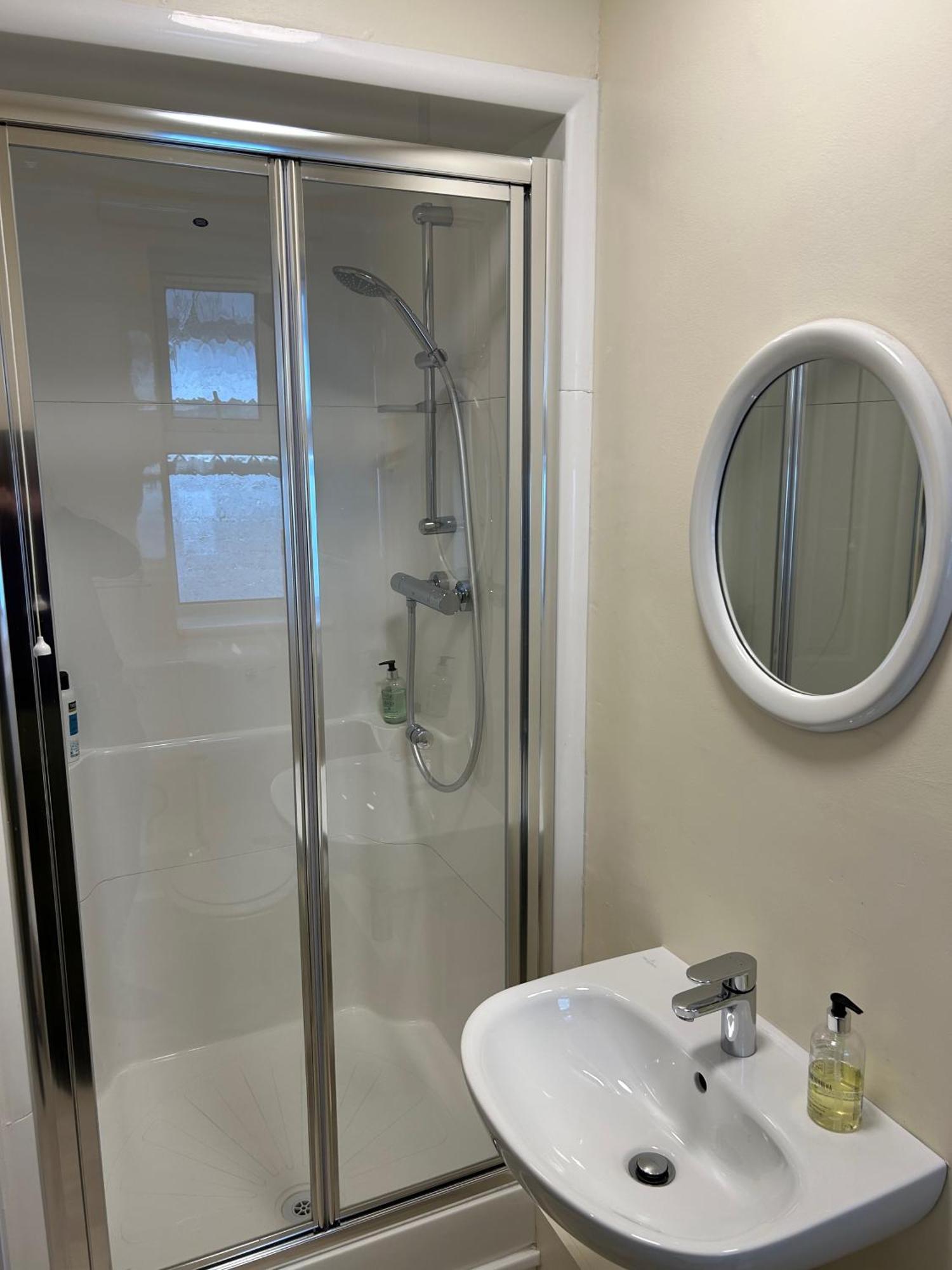 Oakwood Bed And Breakfast Heathrow Hillingdon Zewnętrze zdjęcie