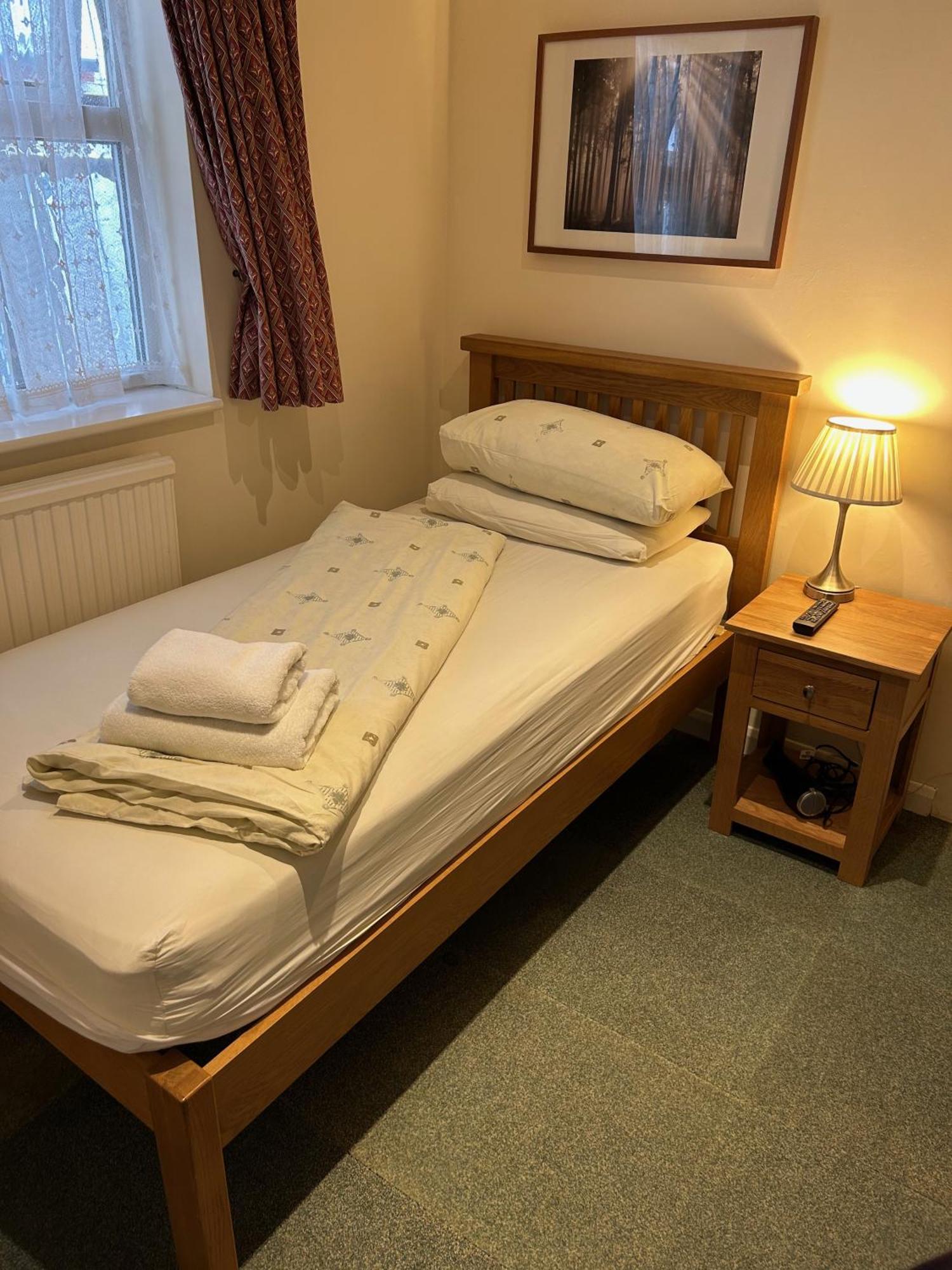 Oakwood Bed And Breakfast Heathrow Hillingdon Zewnętrze zdjęcie