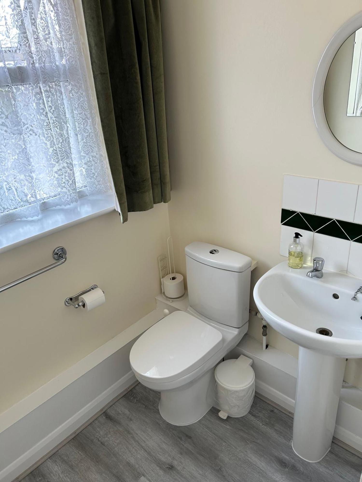 Oakwood Bed And Breakfast Heathrow Hillingdon Zewnętrze zdjęcie